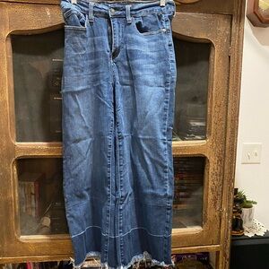 Judy Blue Women's fringe wide leg Cropped Jeans in Blue